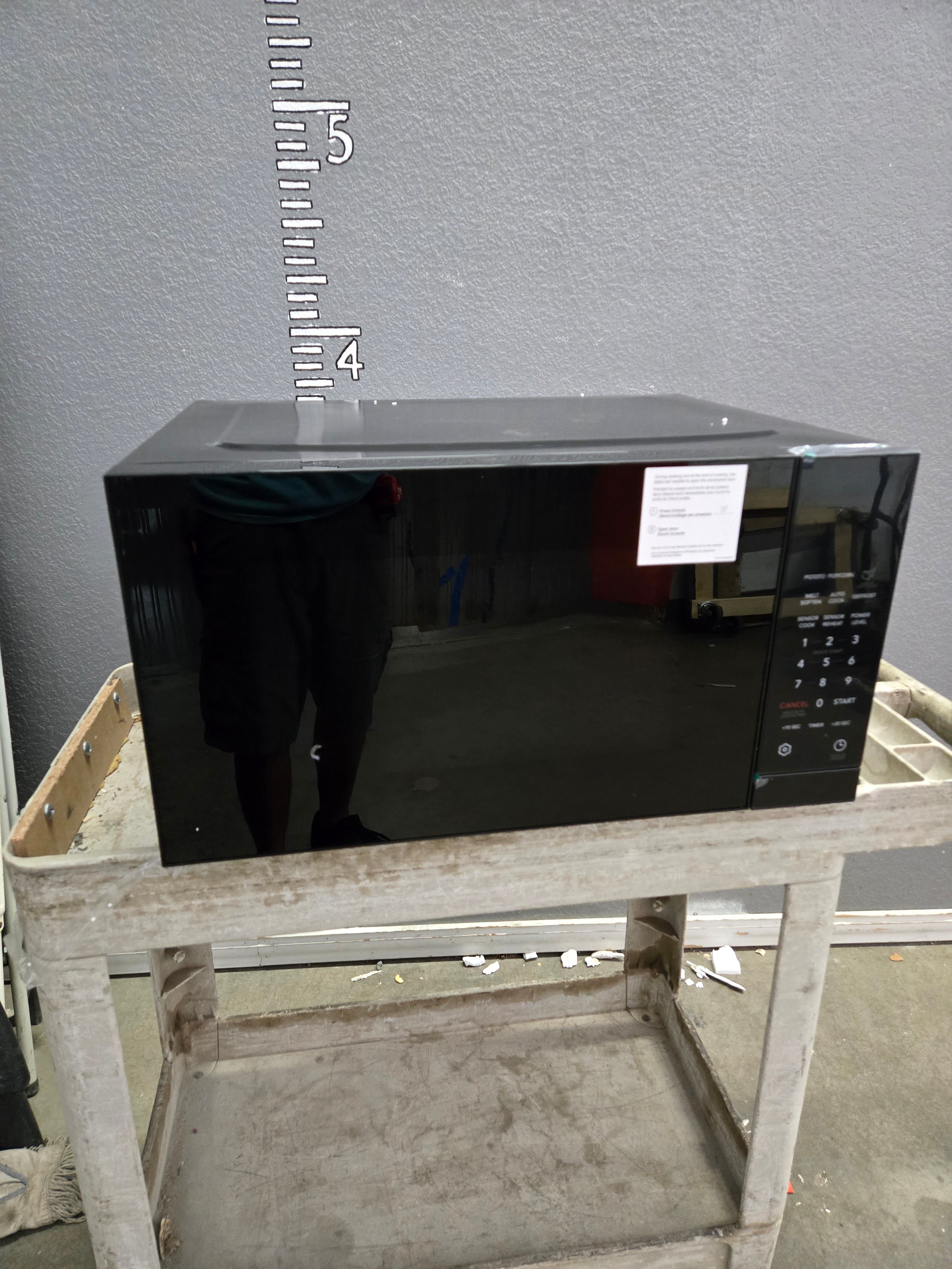 41330 Black Countertop Microwave Oven – 30 Day Guarantee ! Discount
